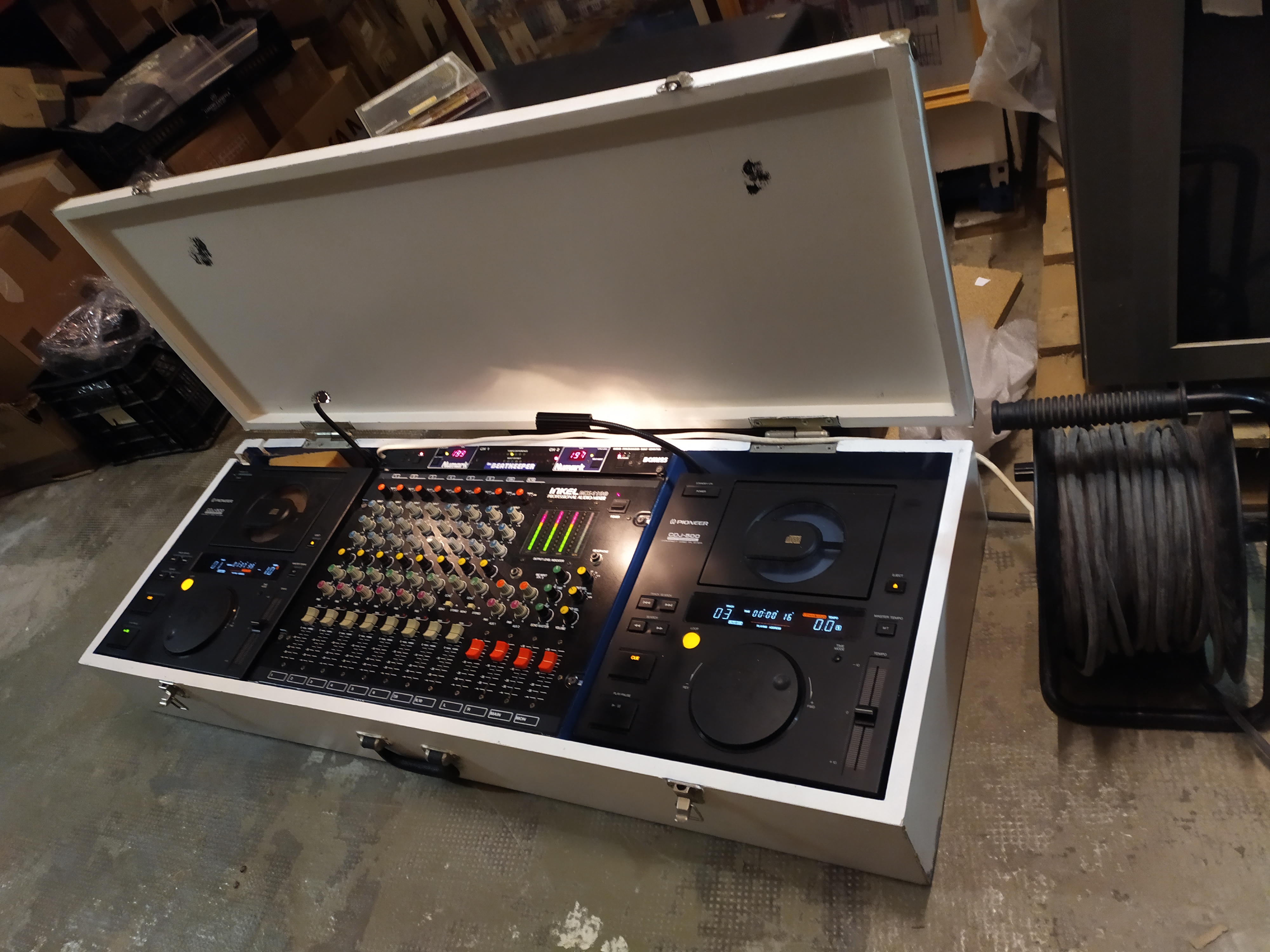 equipo dj cd pionner maleta funciona 120x44x17 1u.